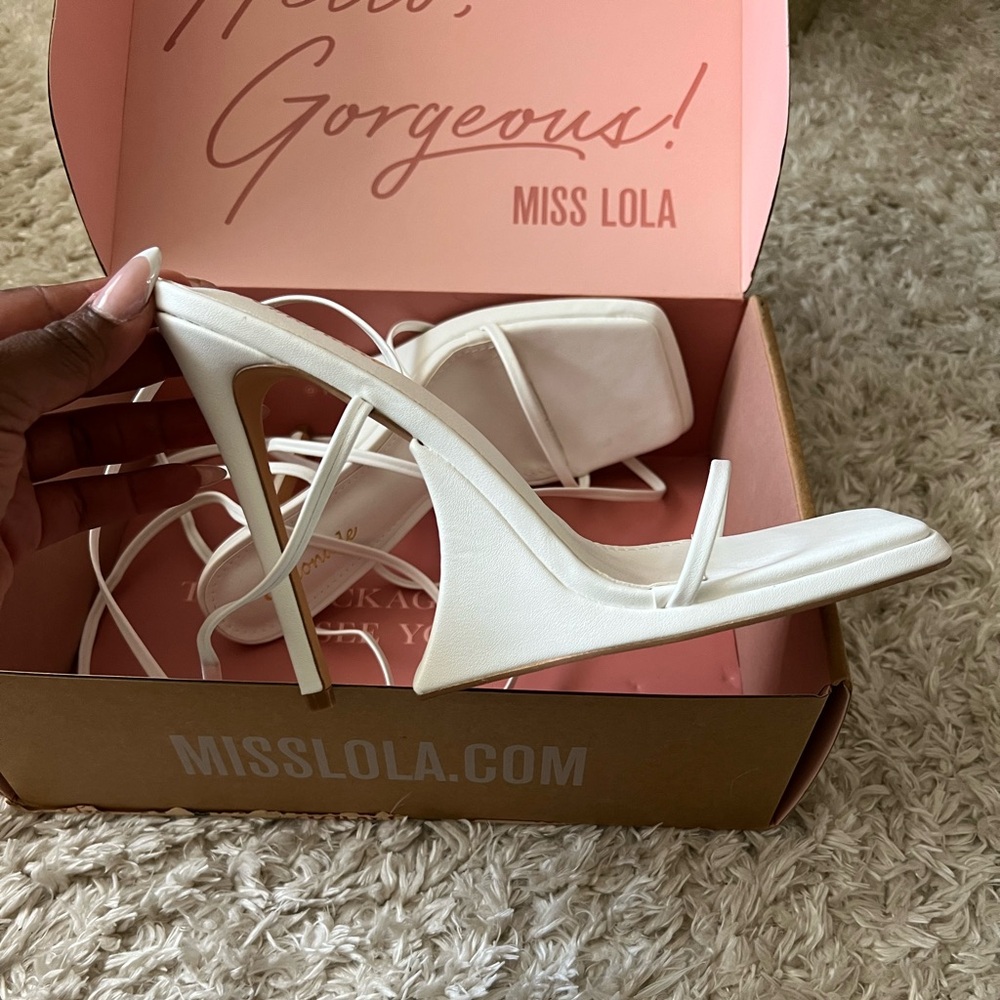 White Strappy Heels NEW - Picture 3 of 4